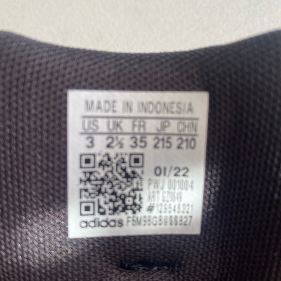 NWOT Adidas Boys Shoes Size 3 Color Black - Picture 8 of 9